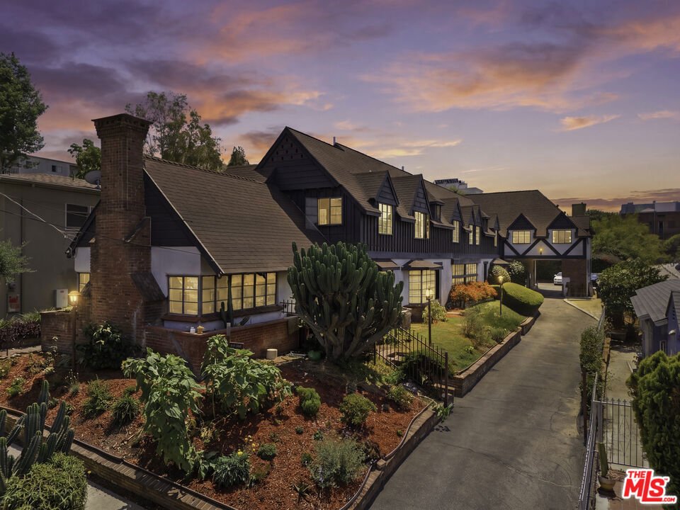 Los Angeles, California, United States 1 - 17978918