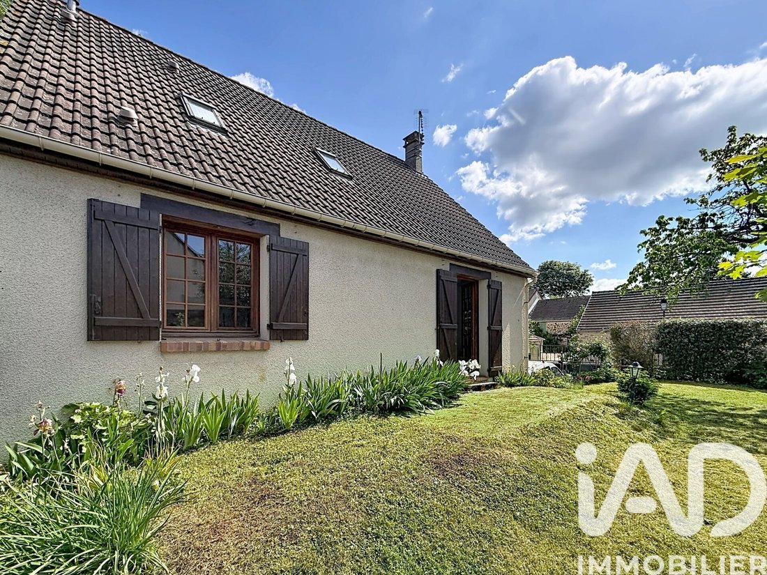 House in Montigny-le-Bretonneux, Ile-de-France, France 1 - 17980850