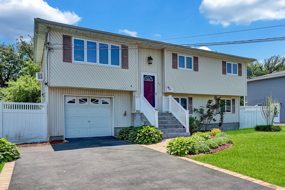 House in West Islip, New York, United States 5 - 17974698