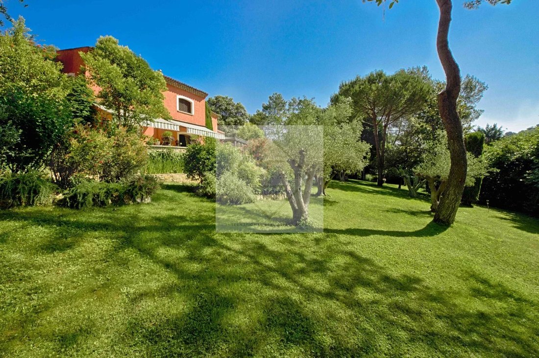 Villa in Mougins, Provence-Alpes-Côte d'Azur, France 2 - 12573357