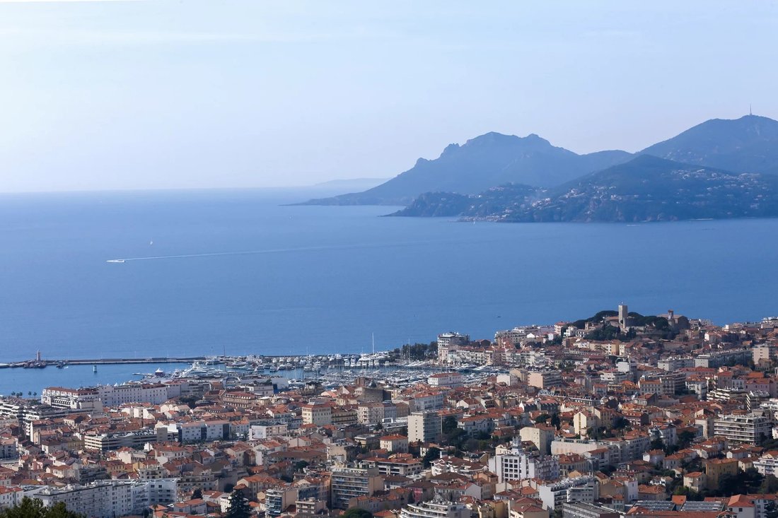 Villa in Cannes, Provence-Alpes-Côte d'Azur, France 2 - 15005162