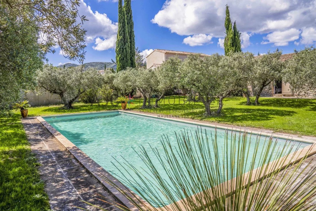 House in Eygalières, Provence-Alpes-Côte d'Azur, France 2 - 17976620