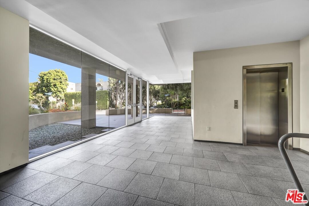 Condo in Los Angeles, California, United States 3 - 17976257