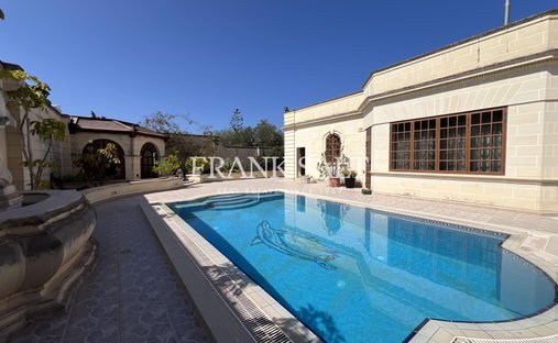 Bungalow in Iklin, Malta 1