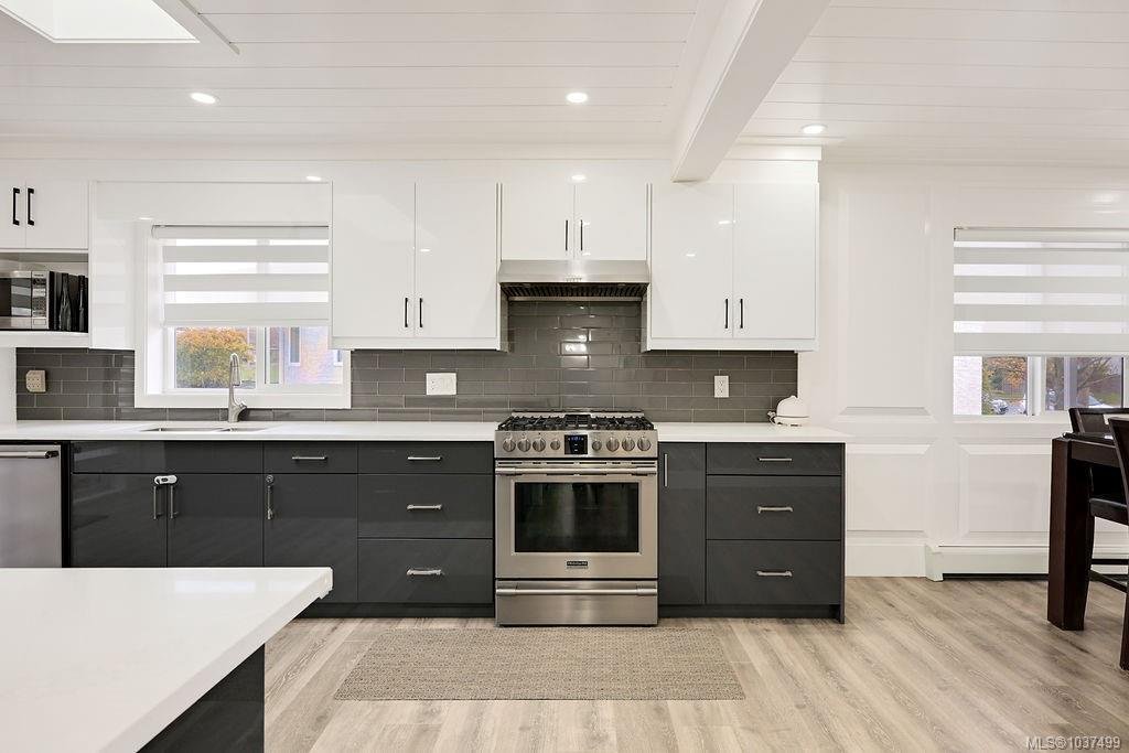 House in Victoria, British Columbia, Canada 1 - 17979817