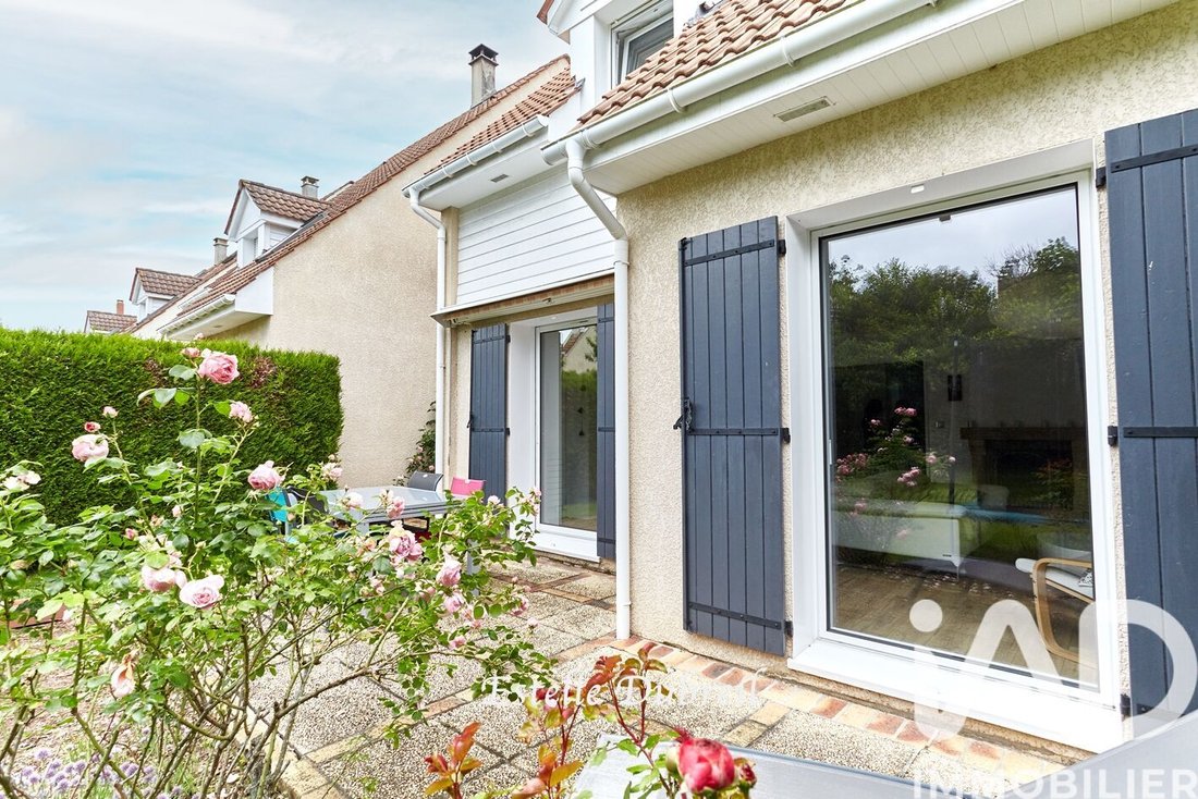 House in Montigny-le-Bretonneux, Ile-de-France, France 1 - 17980817