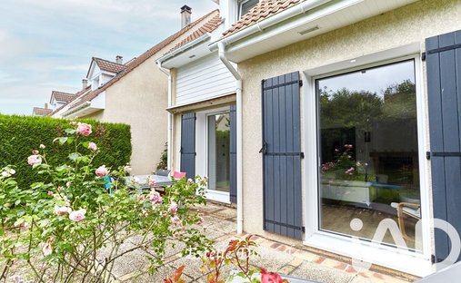 House in Montigny-le-Bretonneux, Ile-de-France, France 1