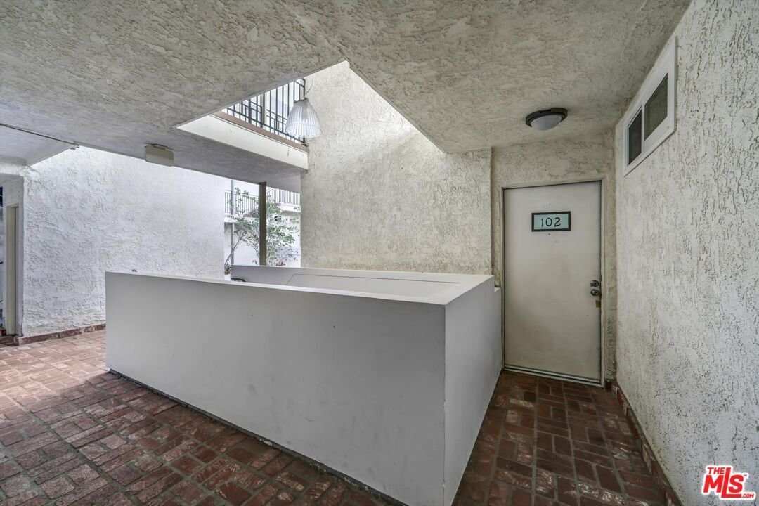 Condo in Los Angeles, California, United States 5 - 17976257