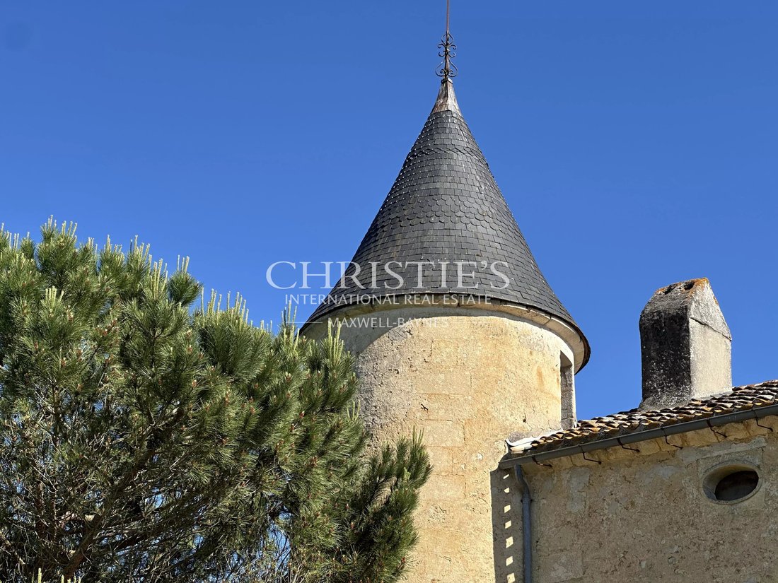 Castle in Hôtel de Ville-Quinconce-Saint Seurin-Fondaudège, Bordeaux, France 2 - 17967425