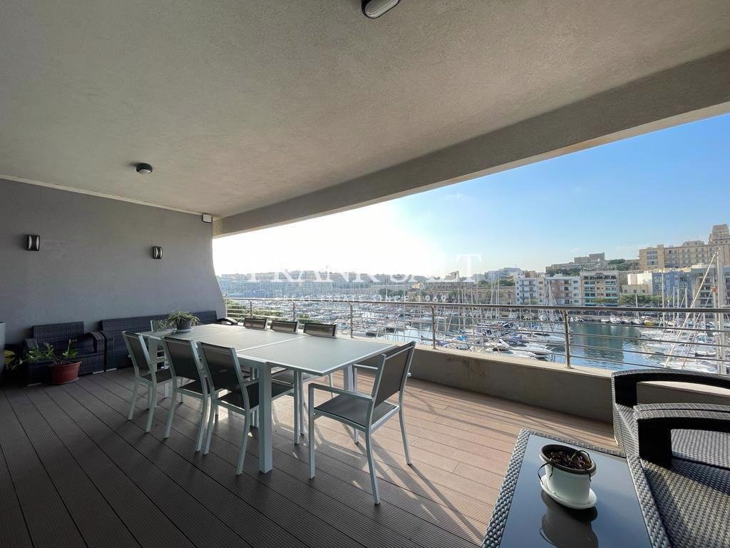 Apartment in Ta' Xbiex, Malta 1 - 15672250