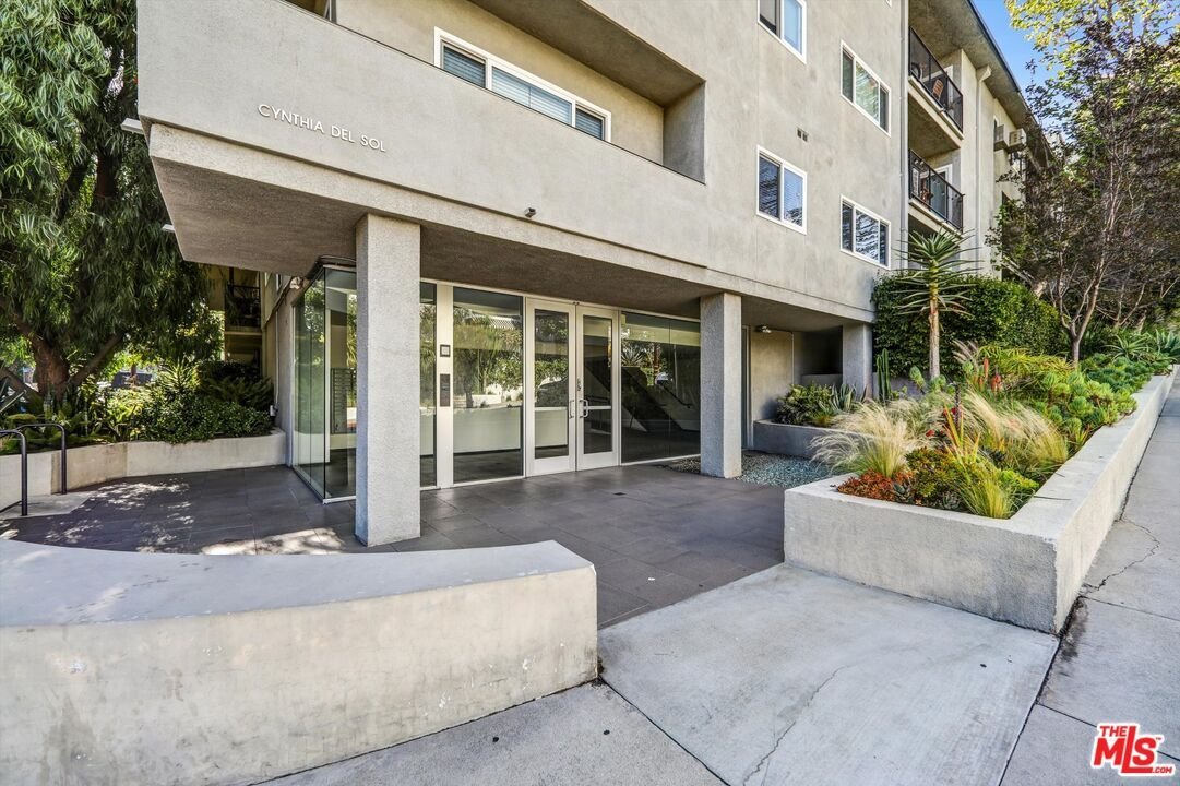 Condo in Los Angeles, California, United States 2 - 17976257