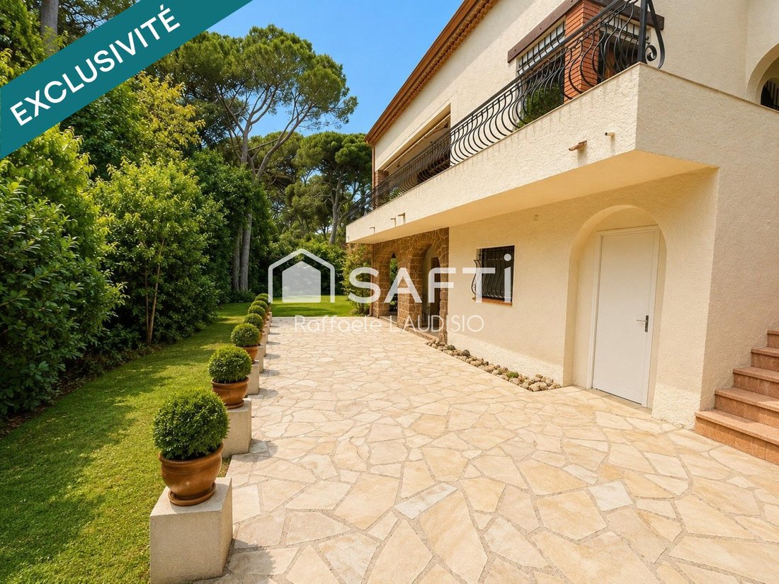 House in Le Dramont-Agay-Anthéor-Le Trayas, Saint-Raphaël, France 2 - 17977866