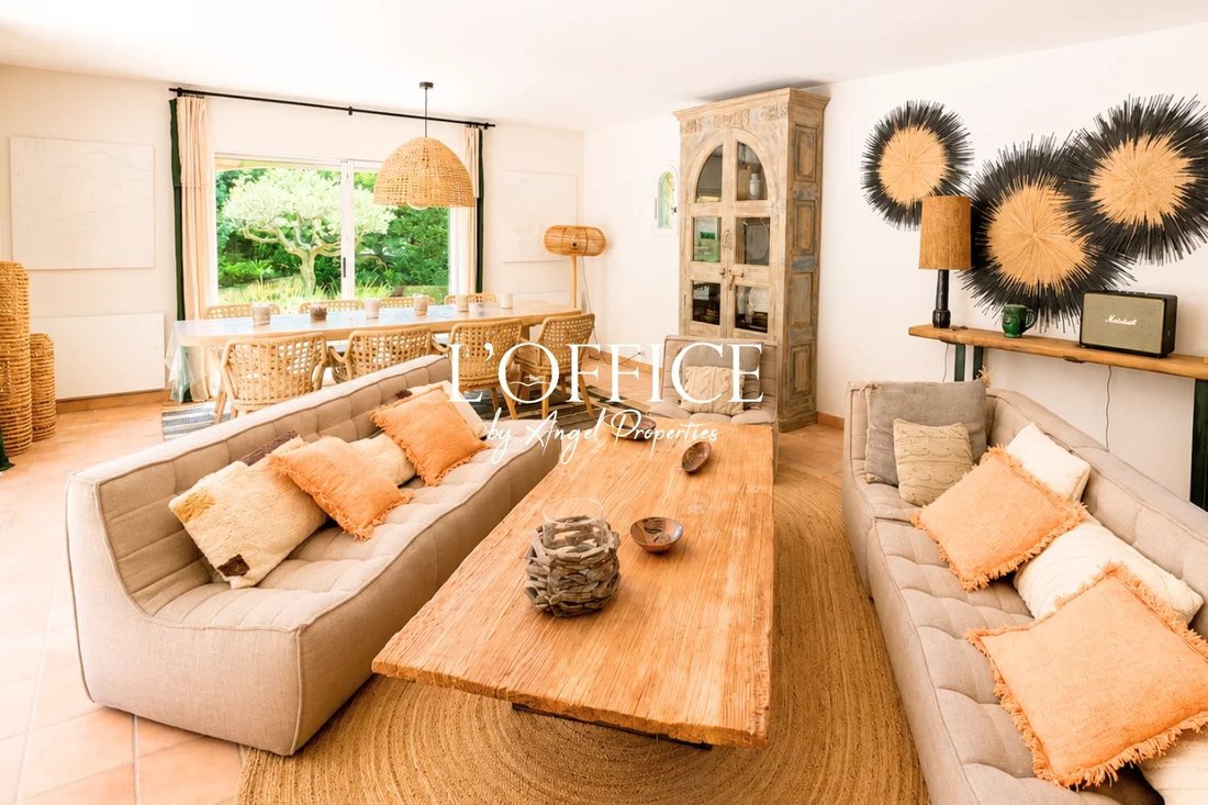 Villa in La Croix-Valmer, Provence-Alpes-Côte d'Azur, France 4 - 17976668