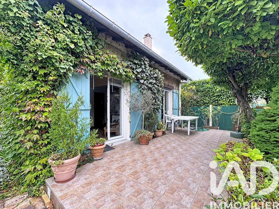 House in Nord Ouest, Le Mesnil-le-Roi, France 1 - 17980845