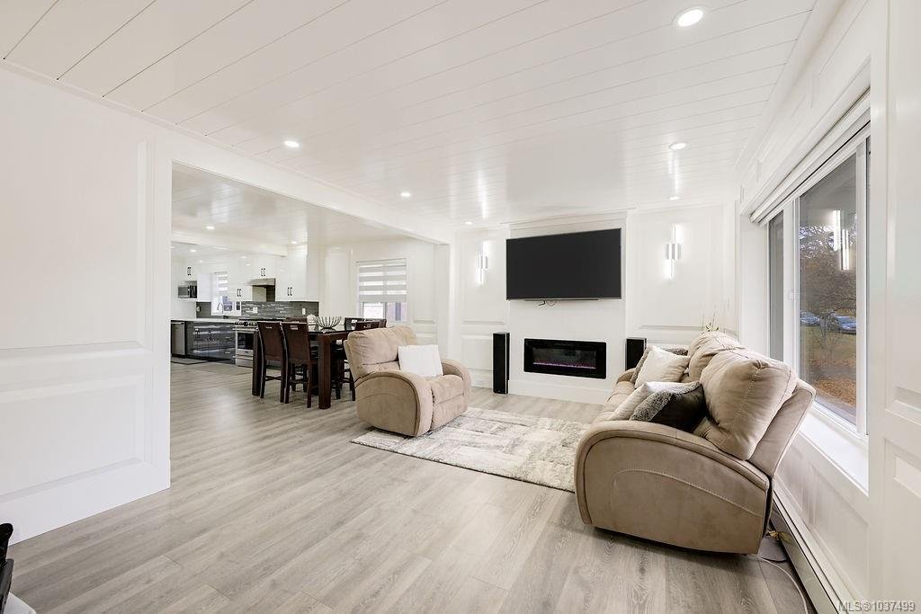 House in Victoria, British Columbia, Canada 3 - 17979817