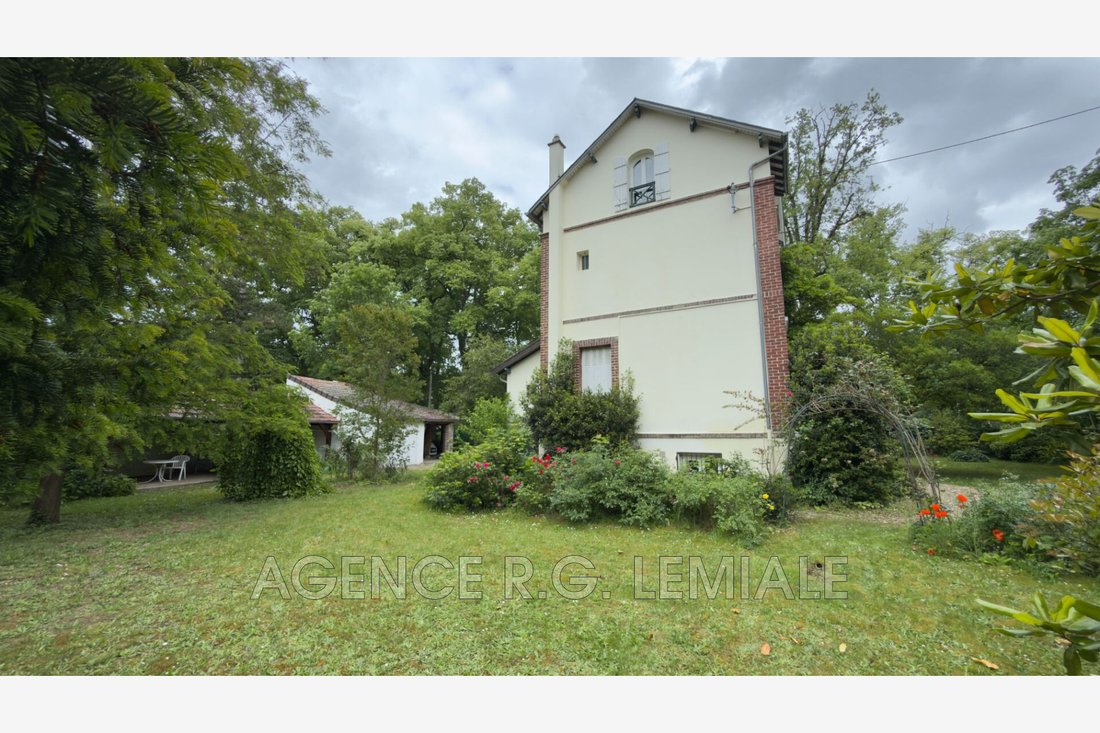 Villa in Napoleon, Maisons-Laffitte, France 3 - 17976292