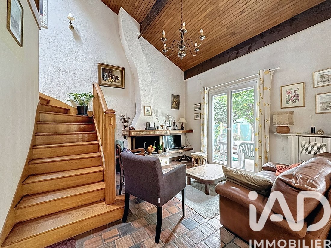 House in Nord Ouest, Le Mesnil-le-Roi, France 3 - 17980845