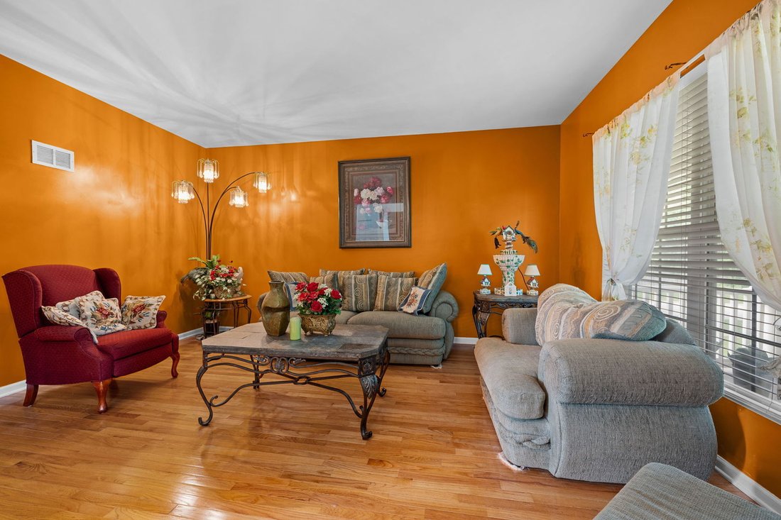 House in Crystal Lake, Illinois, United States 4 - 17979831