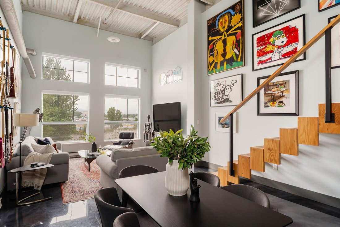 Condo in Vancouver, British Columbia, Canada 3 - 17979857