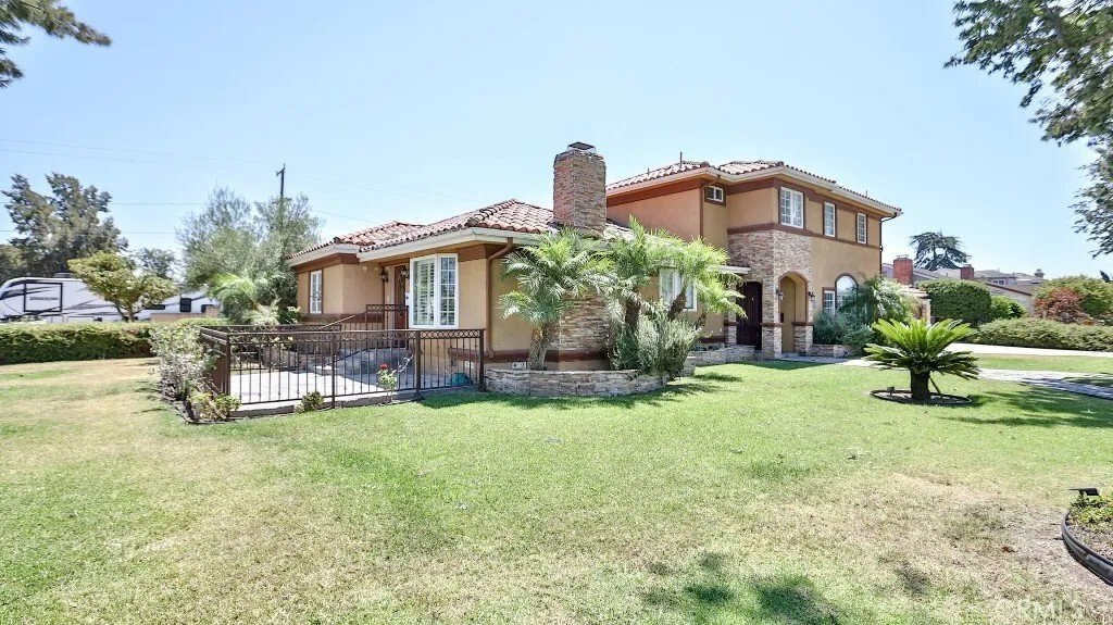 House in Signal Hill, California, United States 2 - 17607084