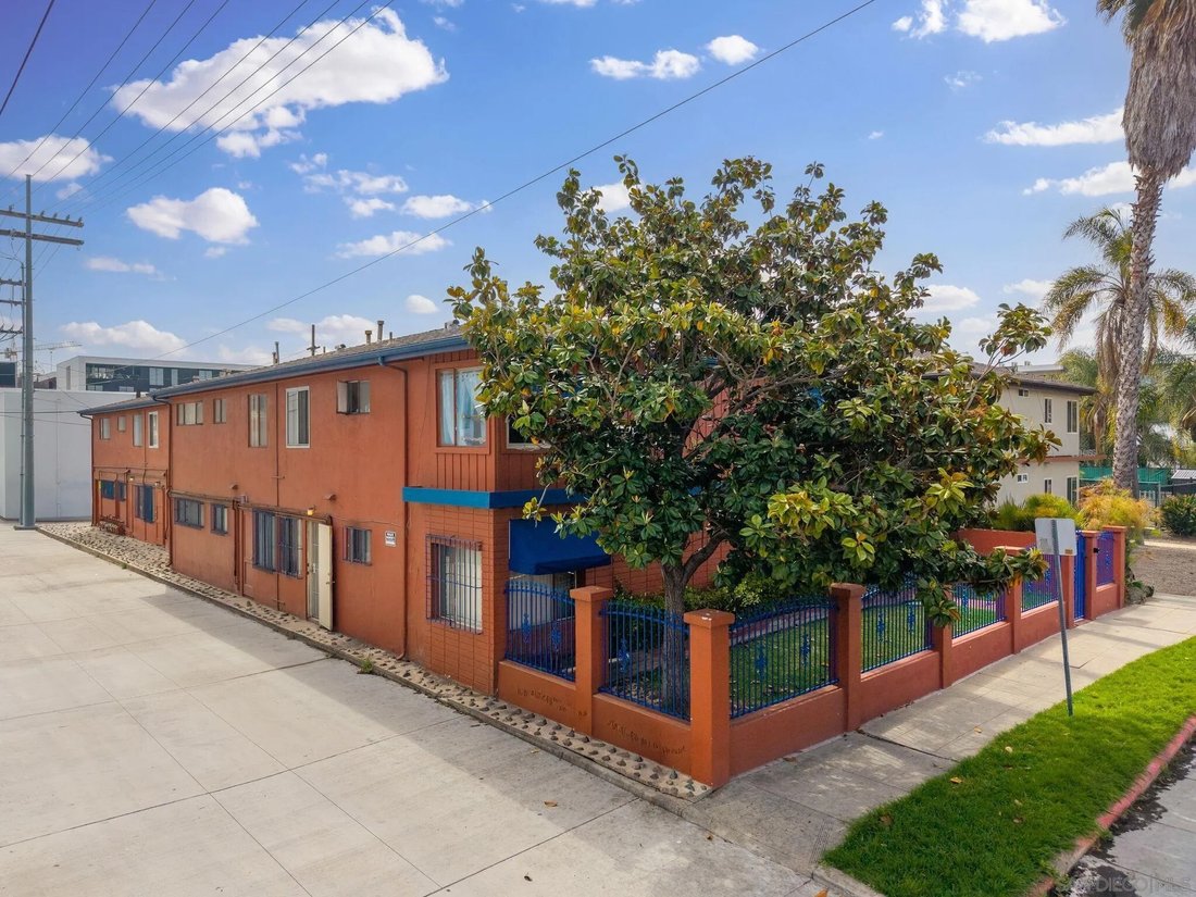 San Diego, California, United States 3 - 17975426