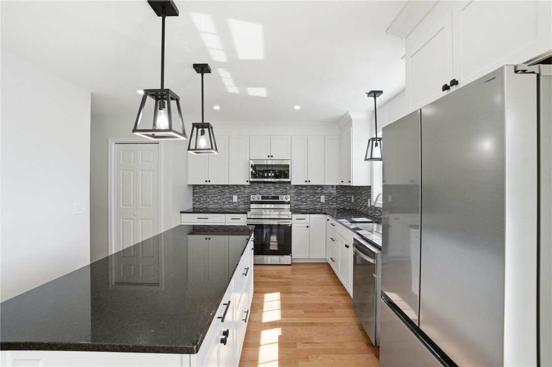 Condo in West Warwick, Rhode Island, United States 5 - 17978319