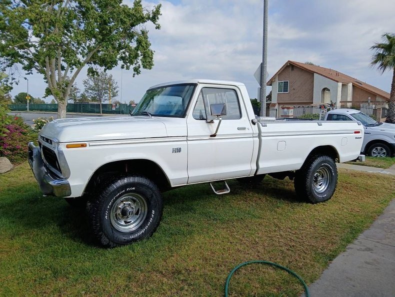 Pickup in Glendale, United States 1 - 17982044