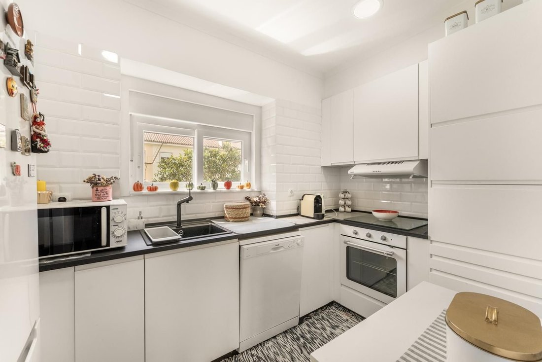 Apartment in Alvalade, Lisbon, Portugal 1 - 17982966