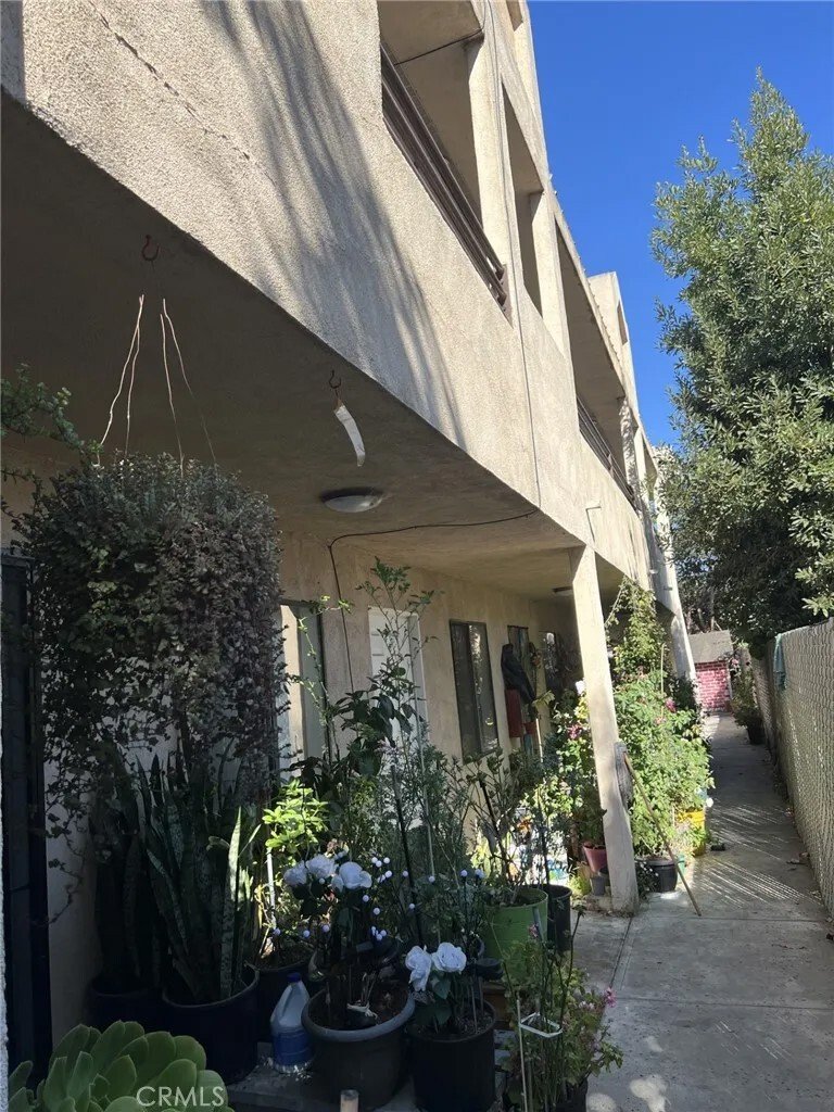 Los Angeles, California, United States 2 - 17089861