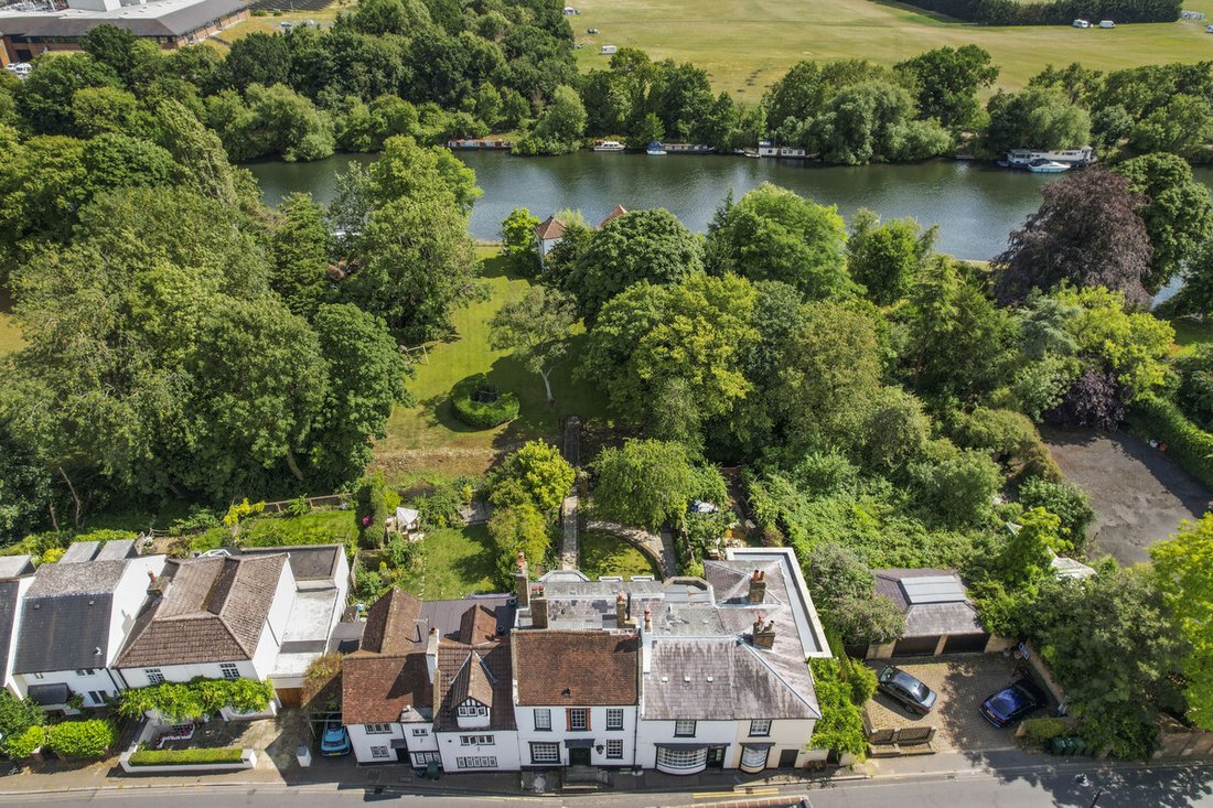 House in Sunbury, England 1 - 17982443