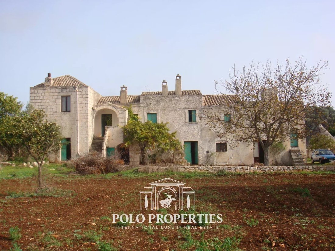 Estate in Ceglie Messapica, Apulia, Italy 1 - 15269456