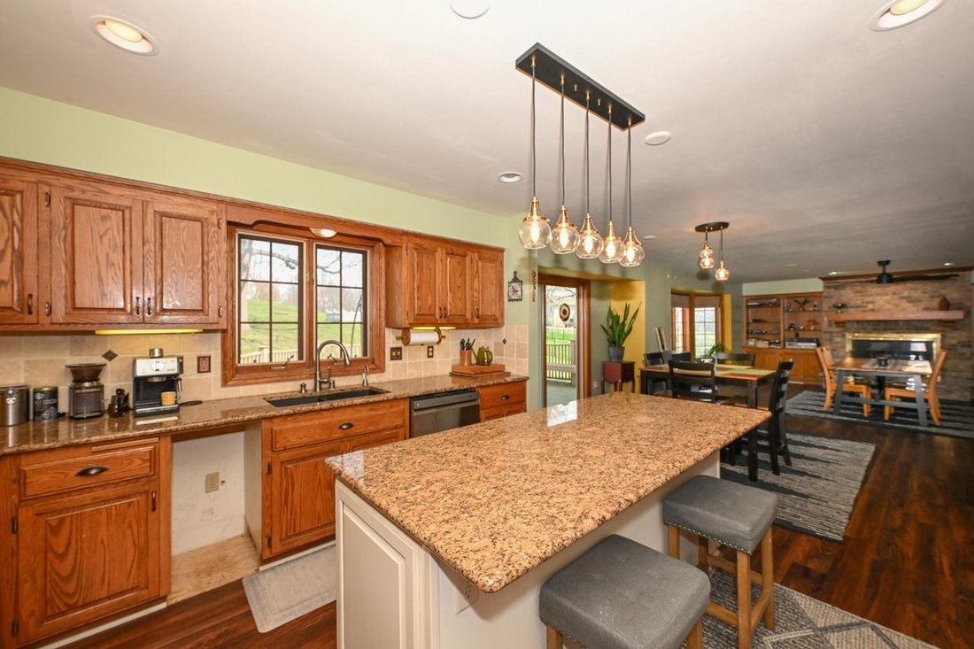 House in Brookfield, Wisconsin, United States 4 - 17981583