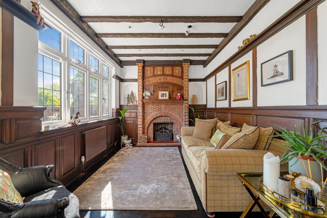 House in Datchet, England 4 - 17982226