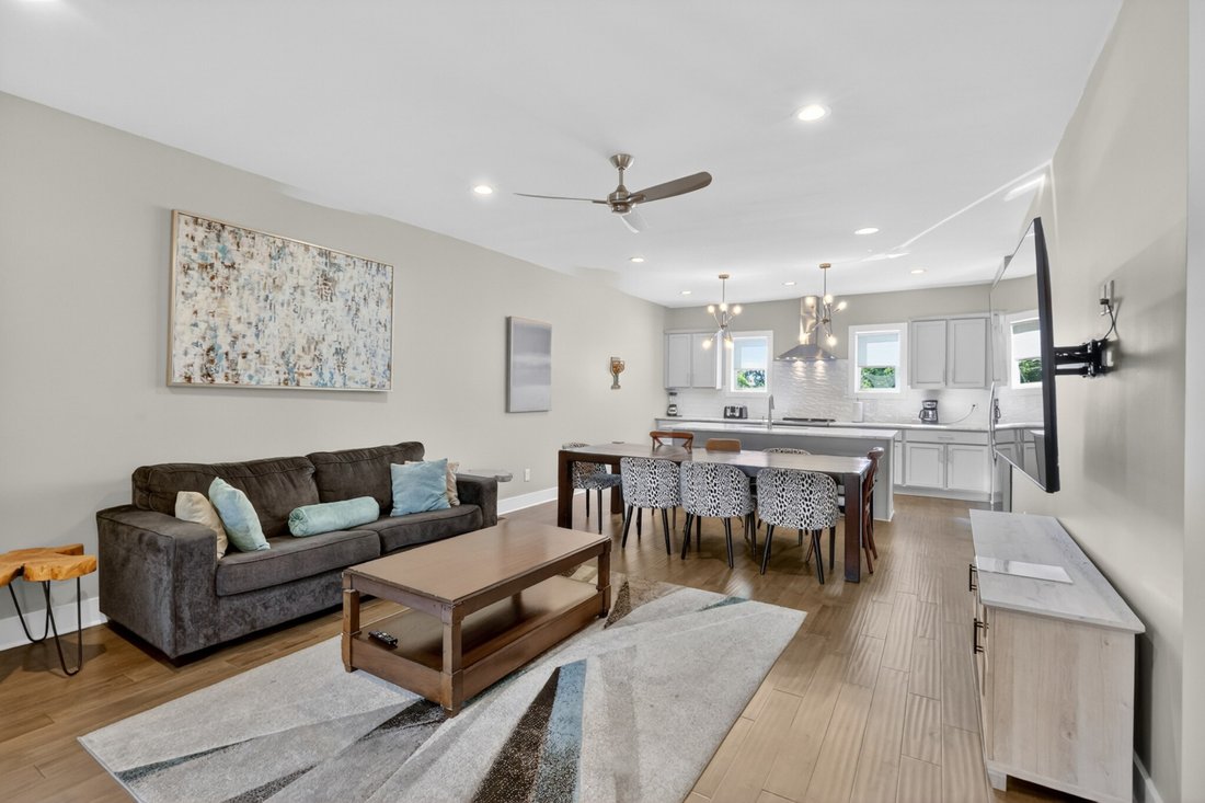 Co Op in Nashville, Tennessee, United States 4 - 17981926