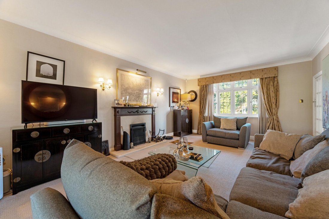 House in Datchet, England 3 - 17982226