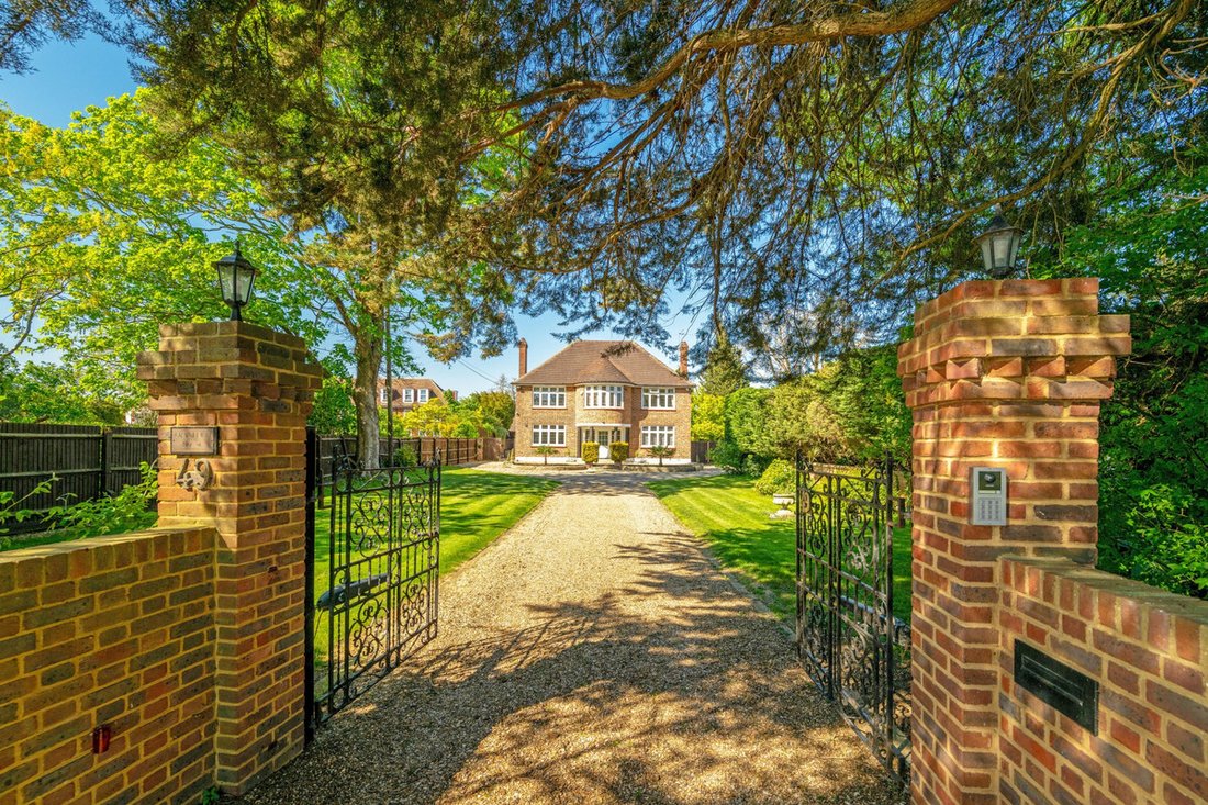 House in Datchet, England 1 - 17982226