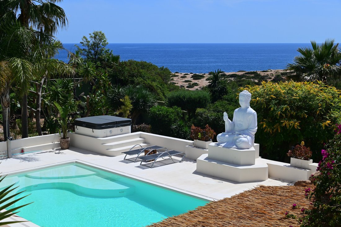Villa in Cap Martinet, Santa Eularia des Riu, Balearic Islands 1 - 17982112