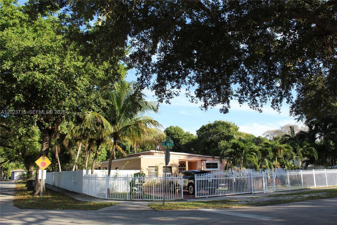House in North Miami Beach, Florida, United States 2 - 17982036