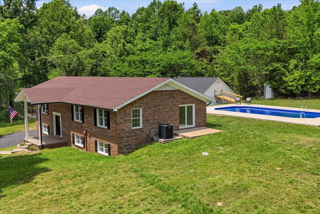 House in Hohenwald, Tennessee, United States 4 - 17981991