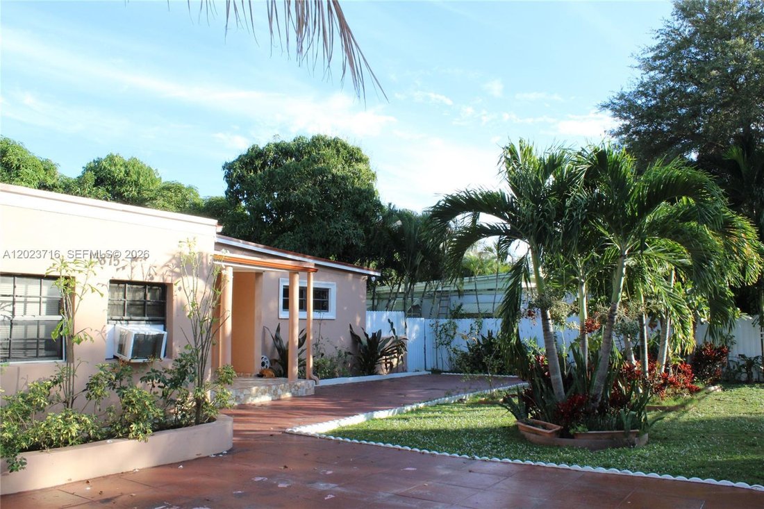 House in North Miami Beach, Florida, United States 1 - 17982036