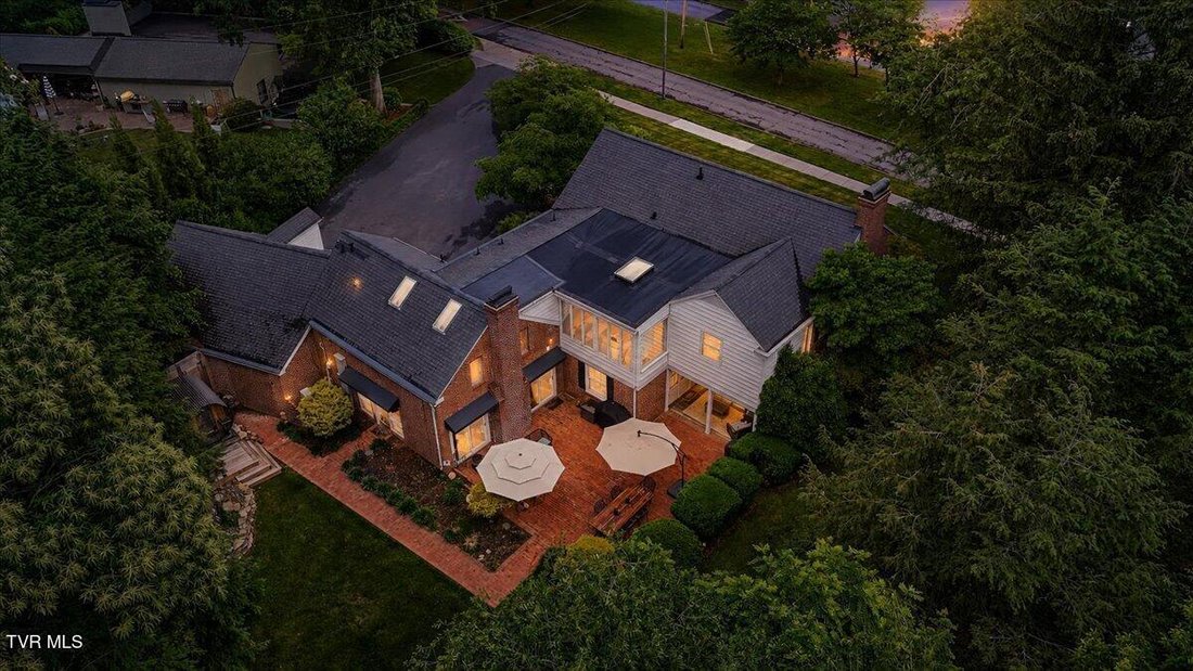 House in Elizabethton, Tennessee, United States 4 - 17981568