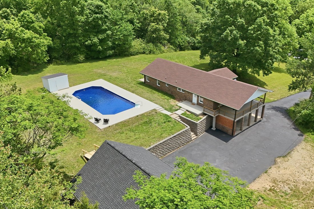 House in Hohenwald, Tennessee, United States 5 - 17981991