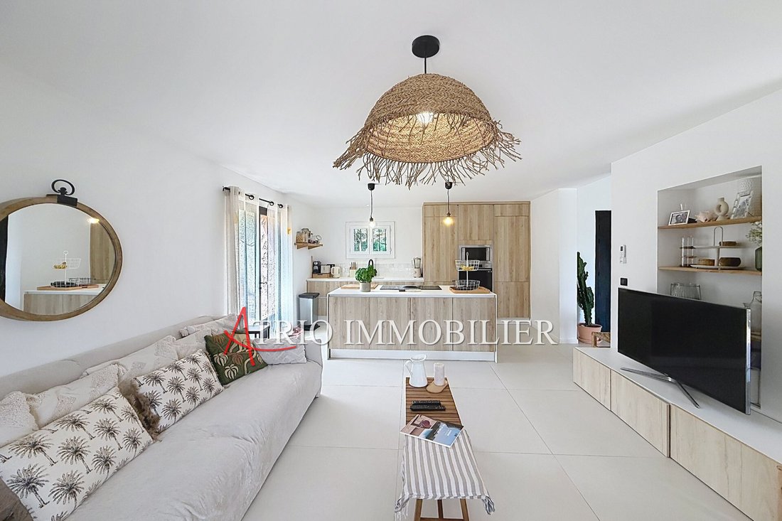 Villa in Saint-Laurent-du-Var, Provence-Alpes-Côte d'Azur, France 5 - 17982594