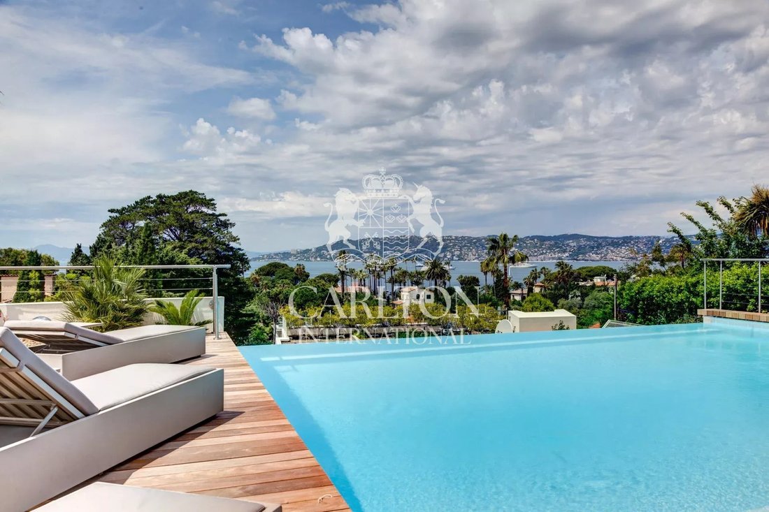 Villa in Antibes, Provence-Alpes-Côte d'Azur, France 1 - 17323561