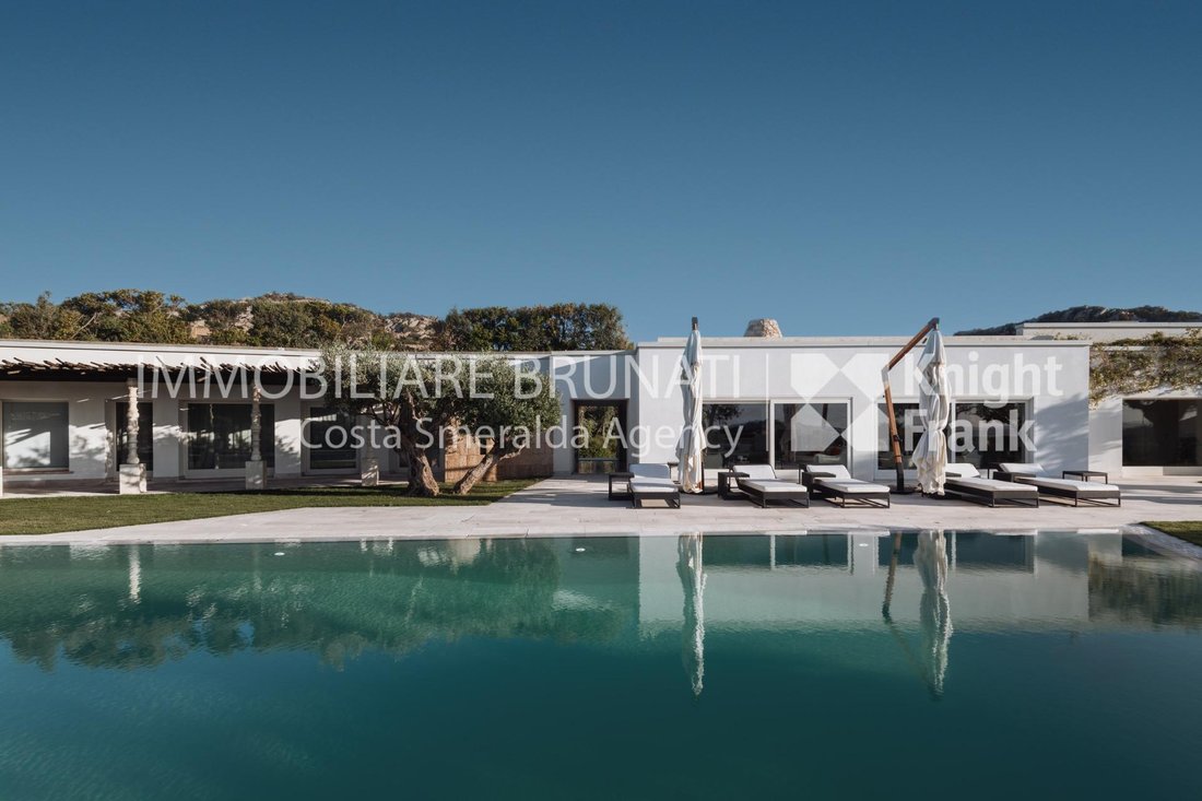 Villa in Arzachena, Sardinia, Italy 1 - 17982848