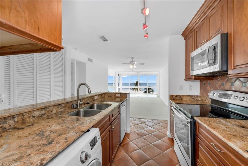 Co Op in Naples, Florida, United States 4 - 16419504