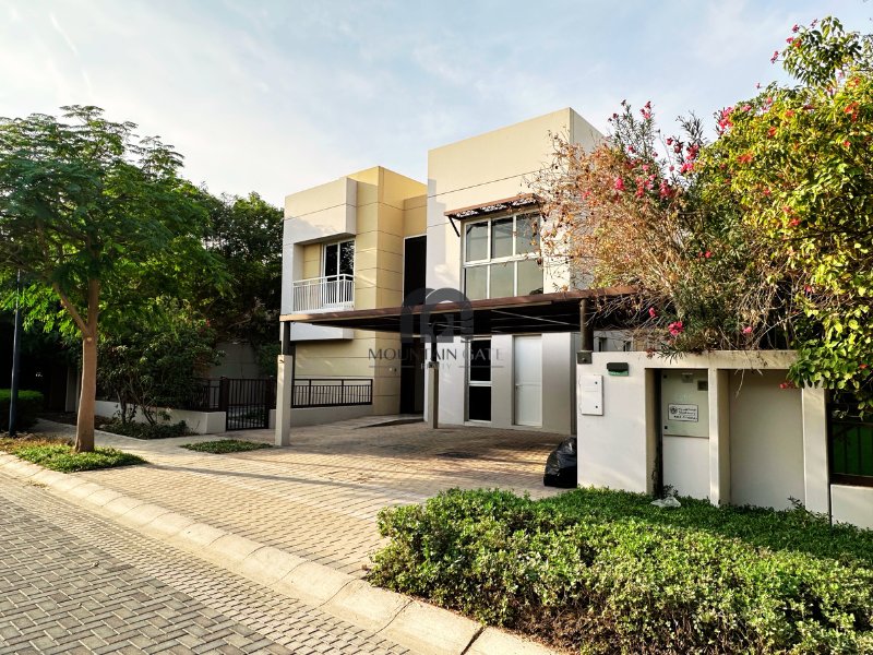 Villa in Sharjah, Sharjah Emirate, United Arab Emirates 1 - 17982862