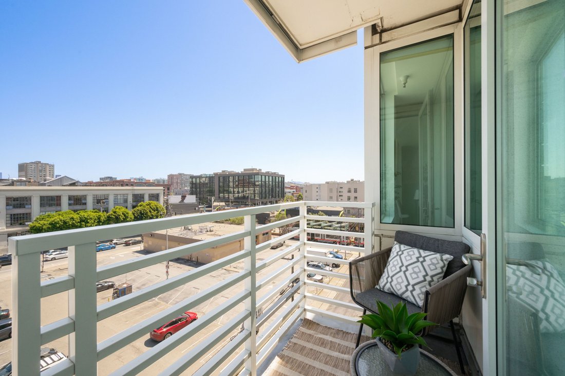 Condo in San Francisco, California, United States 5 - 17982974