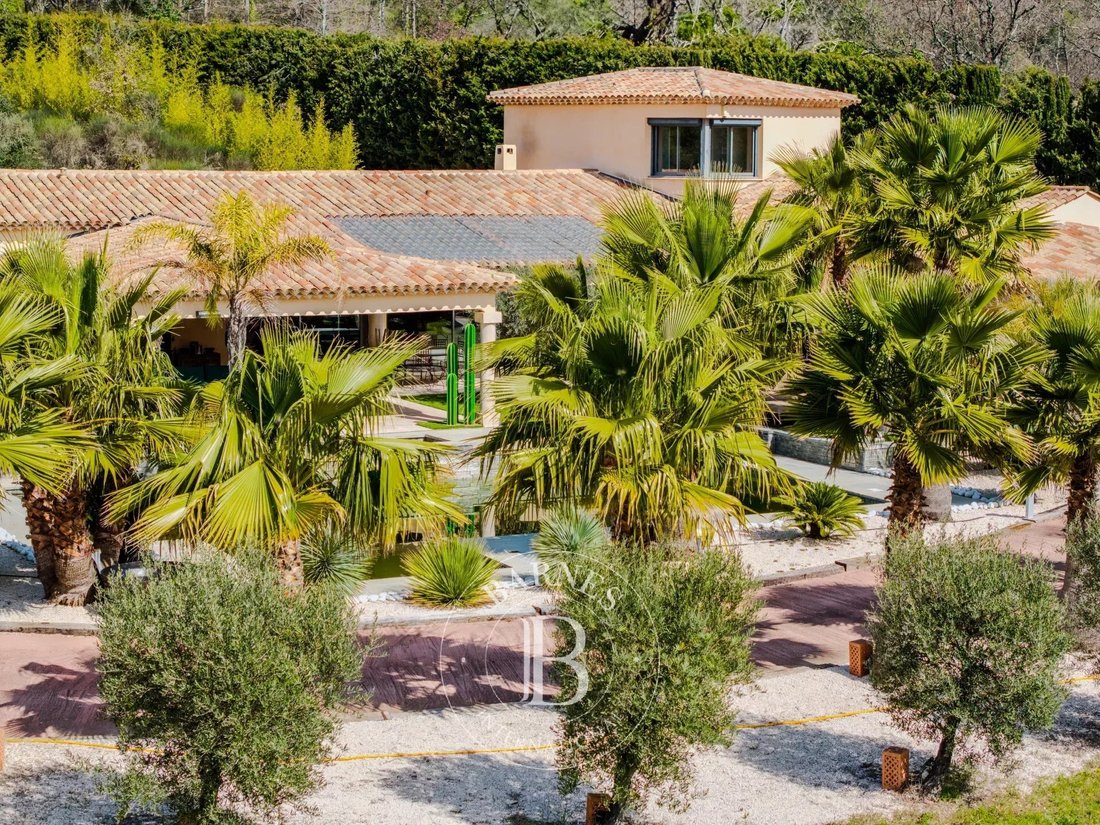 Estate in Ouest, Lorgues, France 1 - 15461816