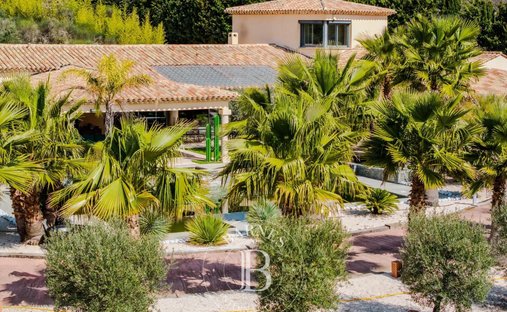 Estate in Ouest, Lorgues, France 1